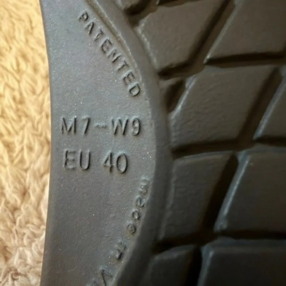 OOFOS OOahh Slide Sandals Black Recovery Comfort Shoes Womens 9 Mens 7 EU 40 - Picture 8 of 9
